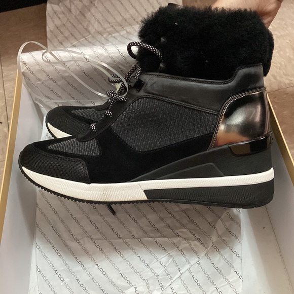 Michael Kors Winter Boot - Picture 3 of 6